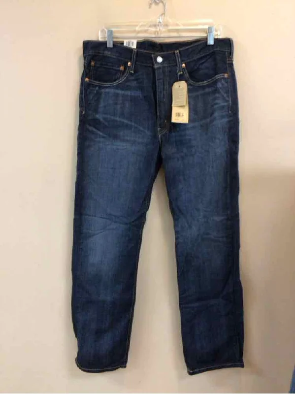Men's Pants with Ripped and Distressed DetailsSIZE 35 LEVI'S Men's PANTS