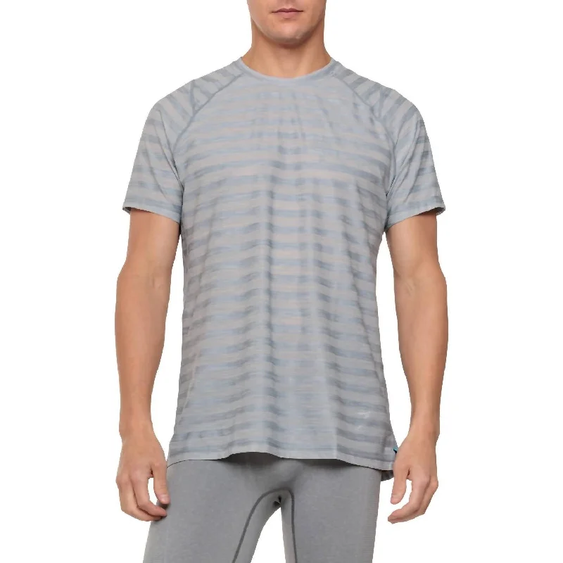 Men's Shirts with Appliqué DetailsDrop Temp Cool Mesh Crew T-Shirt In Mid Grey Heather