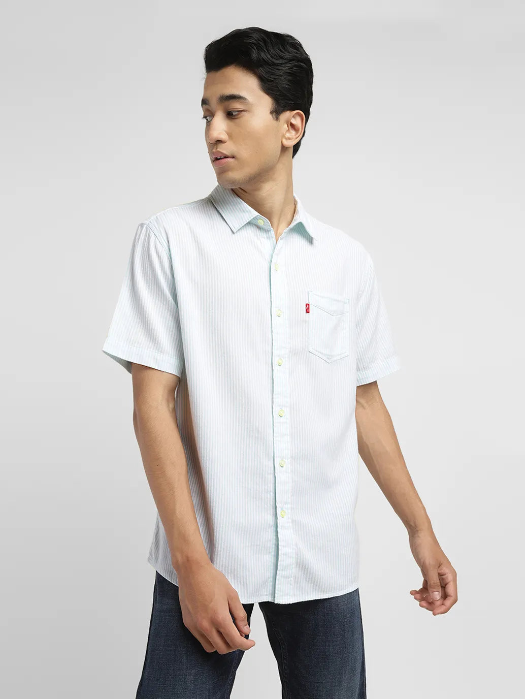 Men's Patterned Button-Down Shirts for Added InterestMen's Striped Slim Fit Shirt