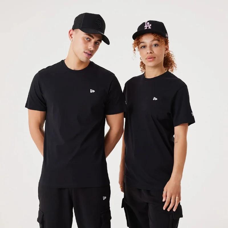 Men's Shirts with Roll-Up SleevesNew Era Essential Black T-Shirt