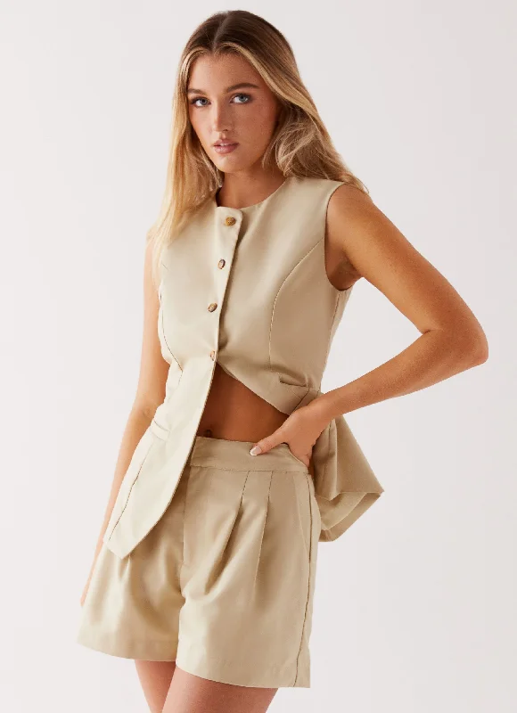 Men's Pants with Pleated FrontsSiena Style Tailored Shorts - Beige