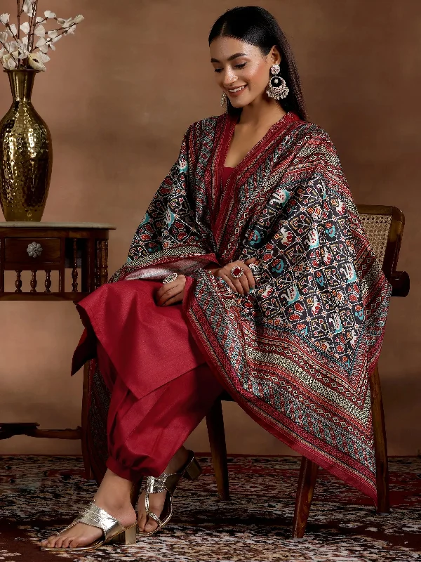 Maroon Solid Cotton Blend Straight Suit With Dupatta