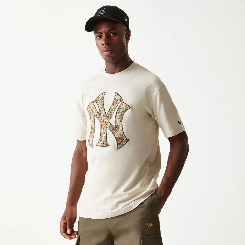 Men's Shirts with Adjustable CuffsNew York Yankees Upholstery Light Beige T-Shirt