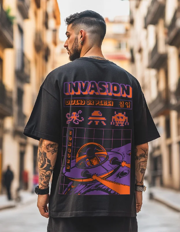 Men's Shirts with Wrinkle-Resistant FabricInvasion Black Oversized Graphic Printed T-shirt Men's Shirts with Wrinkle-Resistant FabricInvasion Black Oversized Graphic Printed T-shirt